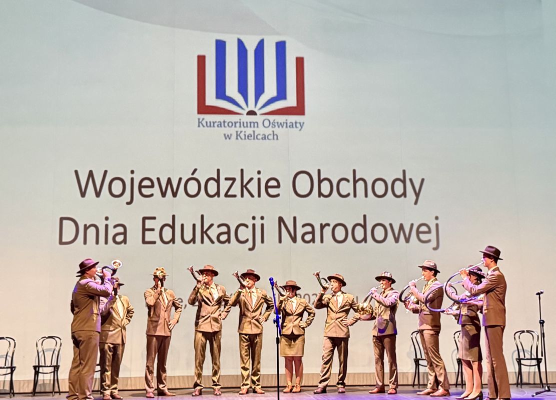 Występ sygnalistów podczas wojewódzkich obchodów Dnia Edukacji Narodowej