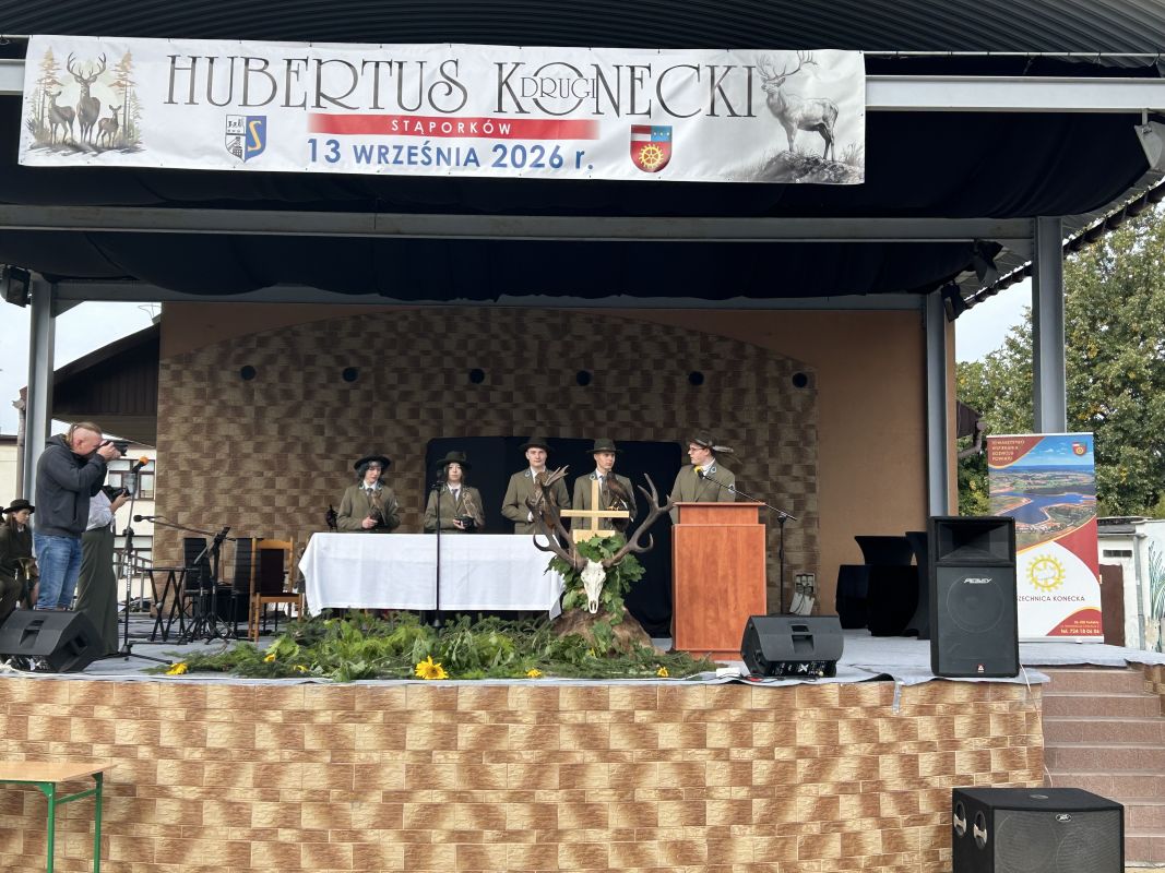 Sygnaliści i sokolnicy ZSL Zagnańsk na Hubertusie Koneckim