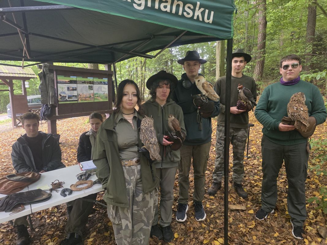 Sokolnicy z ZSL w Zagnańsku podczas XVI Rajdu Edukacyjnego „Puszcza Jodłowa”