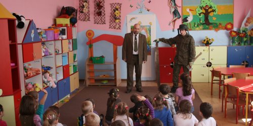 2015-03-24 Drwal XX i XXI wieku - niecodzienne spotkanie w klasie „0” w SP w Samsonowie