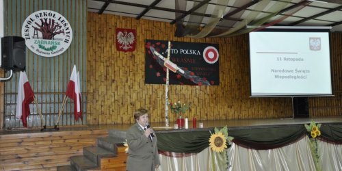 2015-11-10 Akademia z okazji Narodowego Święta Niepodległości w Technikum Leśnym