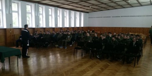 2016-03-30 Spotkanie funkcjonariuszy I Komisariatu Policji w Kielcach  z uczniami - „Konsultacja społeczna”.