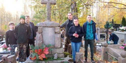 25-10-2021 Sprzątanie opuszczonych grobów