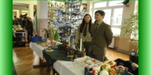 18-12-2017 Uczniowie Technikum Leśnego dzielą się świąteczną radością!
