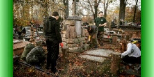 27-10-2019 AKCJA PORZĄDKOWANIA MIEJSC PAMIĘCI ZMARŁYCH I POLEGŁYCH ZA OJCZYZNĘ 